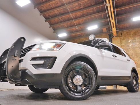Used 2017 Ford Explorer 4WD Police Interceptor image 3