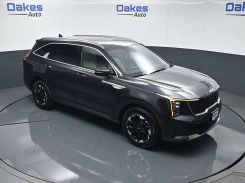 Certified 2025 Kia Sorento S w/ Panoramic Sunroof Package FWD image 49