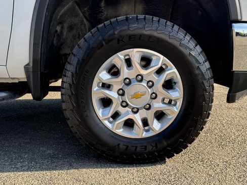 Used 2024 Chevrolet Silverado 2500 LT AWD/4WD image 15