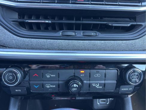 Certified 2023 Jeep Compass Sport image 21