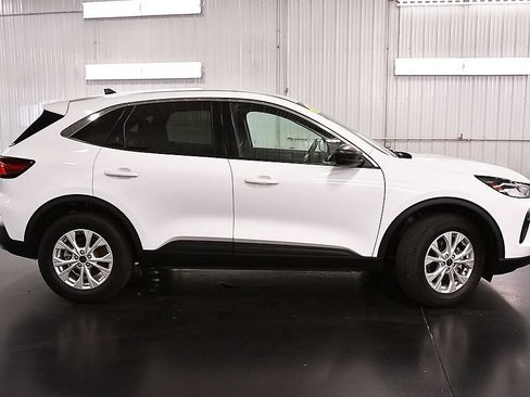 Used 2024 Ford Escape Active w/ Tech Pack #1 AWD/4WD image 9