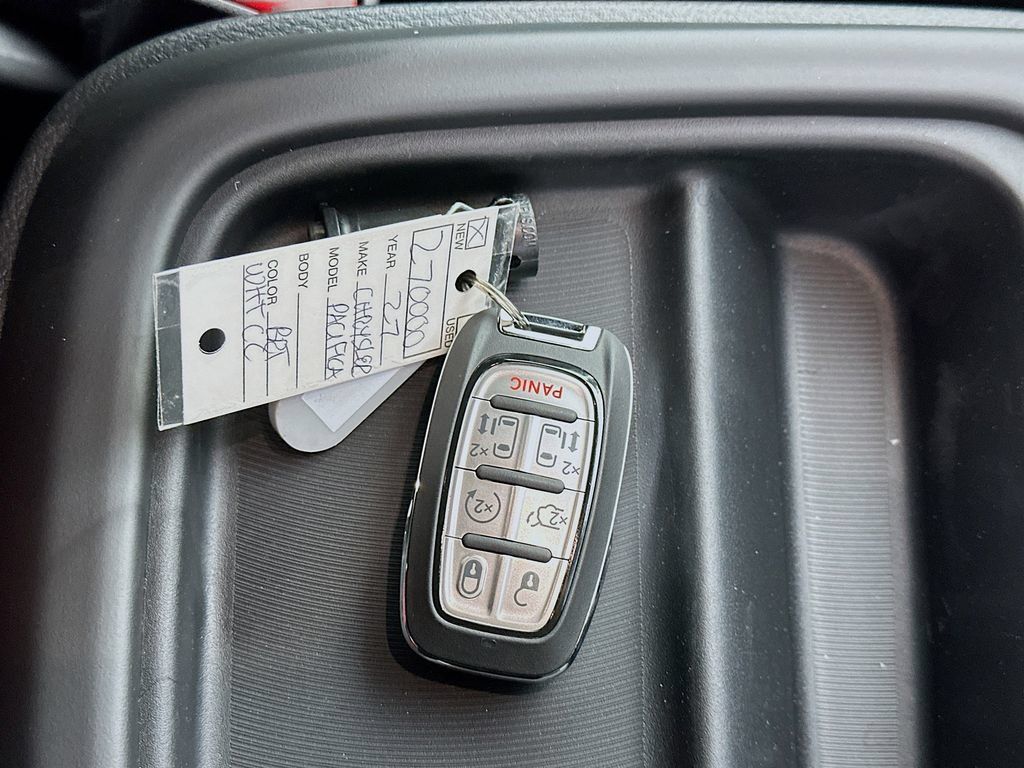 New 2027 Chrysler Pacifica Select FWD image 19