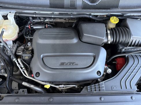 Used 2021 Chrysler Pacifica Limited w/ S Appearance Package image 7