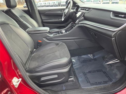 Certified 2024 Jeep Grand Cherokee L Laredo AWD/4WD image 9