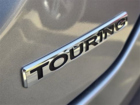 Used 2025 Honda Pilot Touring image 8