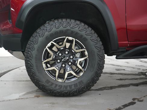 Used 2025 Chevrolet Colorado ZR2 w/ Technology Package AWD/4WD image 27
