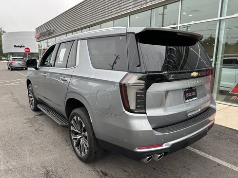 Used 2025 Chevrolet Tahoe High Country AWD/4WD image 18