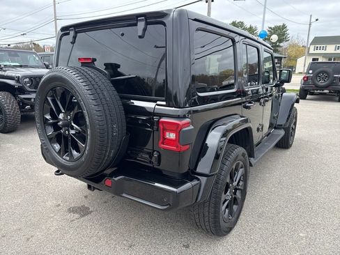 Used 2021 Jeep Wrangler Unlimited Sahara AWD/4WD image 5