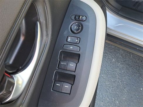 Used 2023 Honda HR-V LX image 21