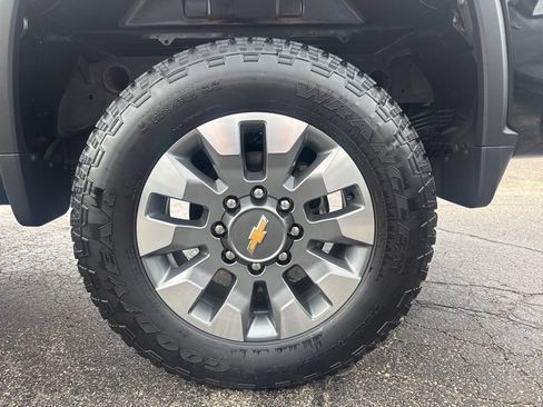 Used 2025 Chevrolet Silverado 2500 Custom w/ Custom Value Package AWD/4WD image 11
