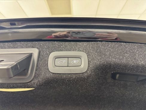 Used 2022 Volvo S90 B6 R-Design w/ Advanced Package image 25