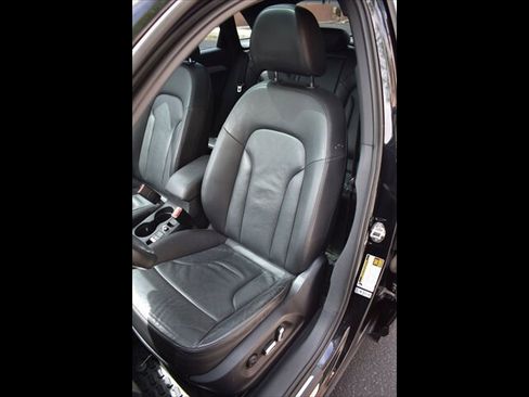 Used 2018 Audi Q3 2.0T Premium FWD image 17