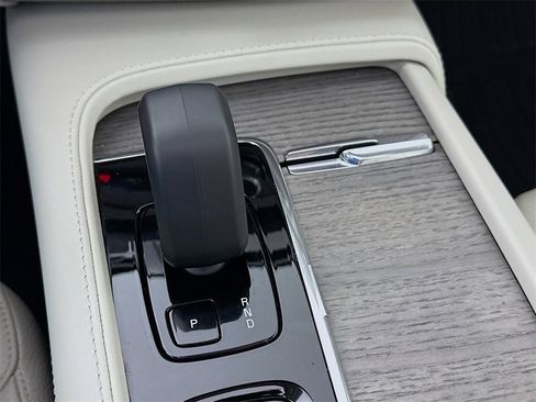 Used 2023 Volvo XC90 B6 Plus w/ Protection Package Premier image 18