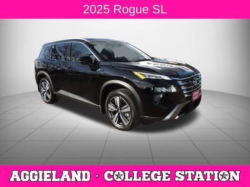 Used 2025 Nissan Rogue SL AWD/4WD image 1