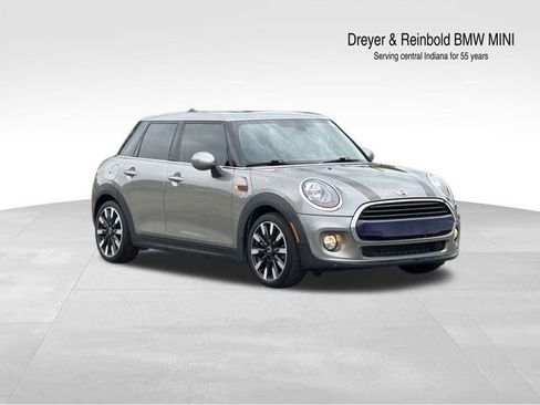 Used 2018 MINI Cooper 4-Door Hardtop FWD image 1