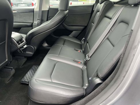 Used 2025 Tesla Model Y Long Range AWD/4WD image 7