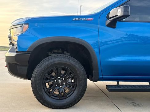 Used 2022 Chevrolet Silverado 1500 ZR2 w/ Technology Package image 5