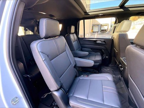 New 2026 Chevrolet Suburban RST w/ RST Capability Package AWD/4WD image 23
