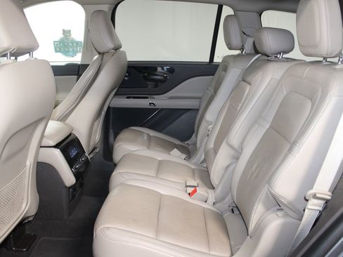 Used 2022 Lincoln Aviator Reserve image 26