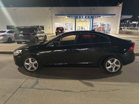 Used 2012 Volvo S60 T5 w/ Climate Pkg image 2