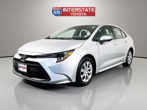 Certified 2025 Toyota Corolla LE FWD image 3