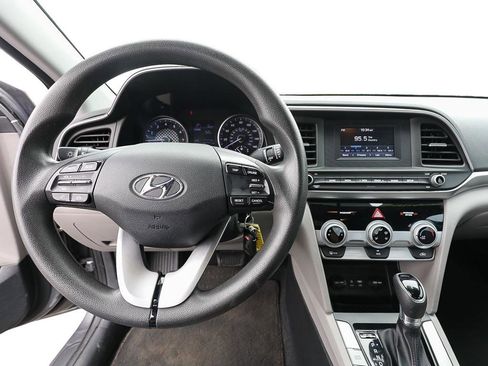 Used 2019 Hyundai Elantra SE FWD image 12