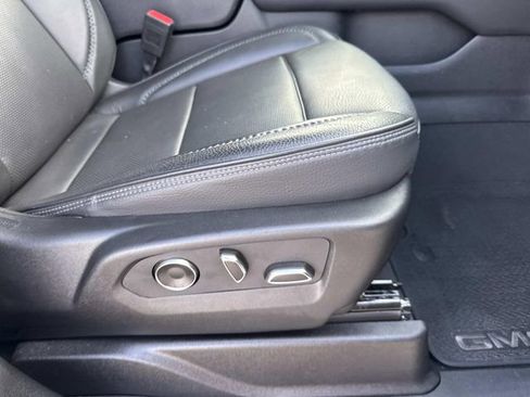 Used 2025 GMC Yukon Denali RWD image 30