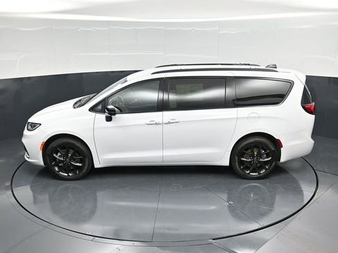 New 2026 Chrysler Pacifica Select w/ S Appearance Package image 45