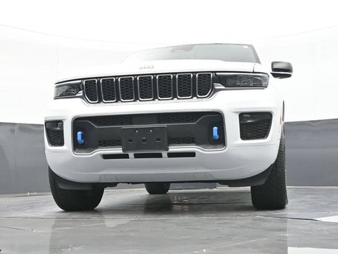 Used 2023 Jeep Grand Cherokee Overland w/ Luxury Tech Group IV AWD/4WD image 57