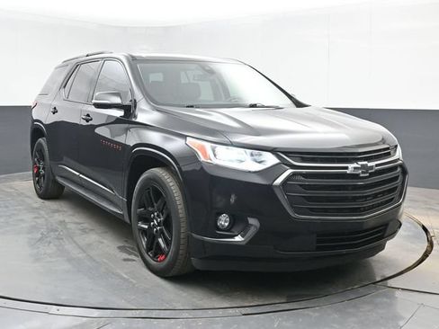 Used 2019 Chevrolet Traverse Premier w/ Redline Edition FWD image 3
