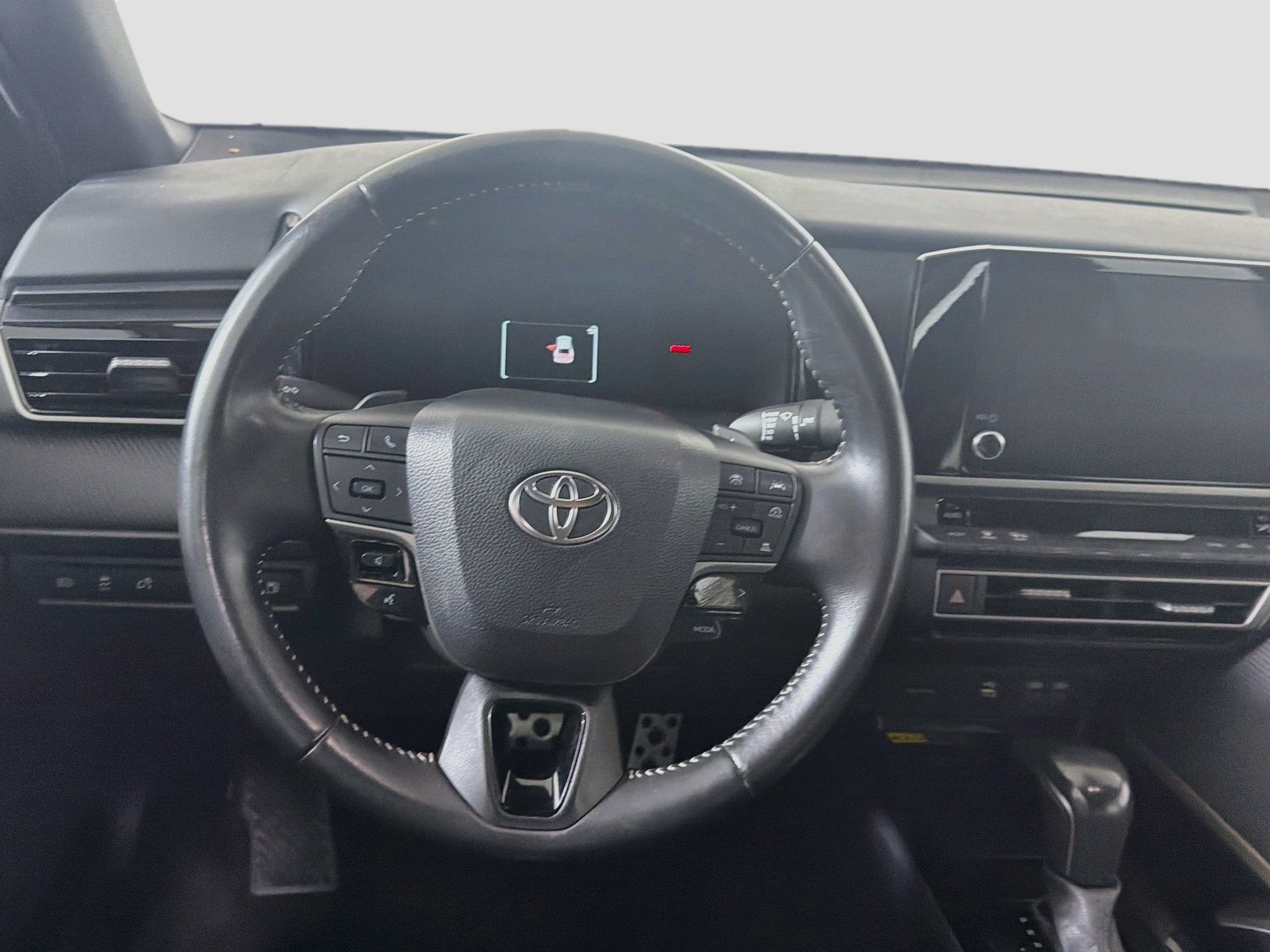 Used 2025 Toyota Camry SE FWD image 17