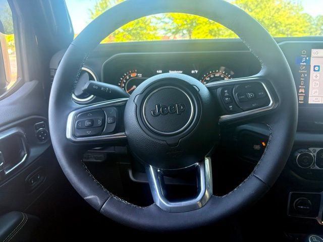 Used 2025 Jeep Wrangler Unlimited Sahara AWD/4WD image 20