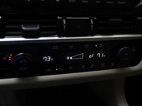 Used 2023 Nissan Pathfinder SL AWD/4WD image 12