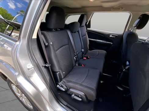 Used 2018 Dodge Journey SE FWD image 19