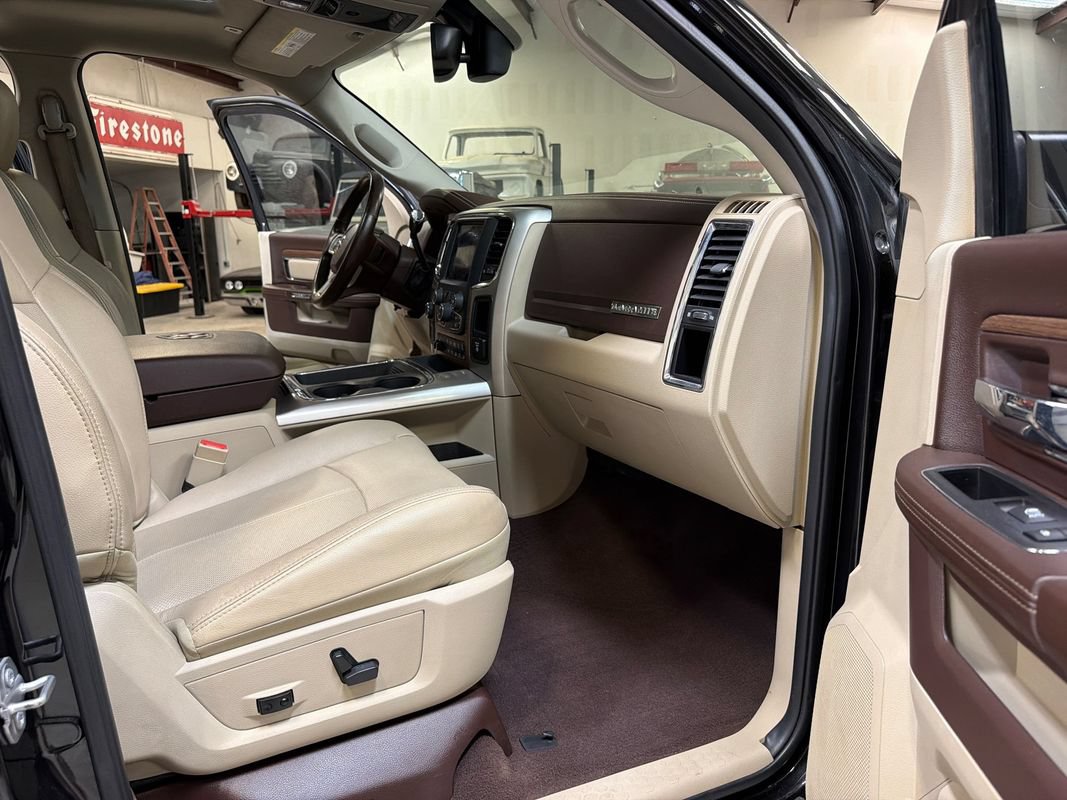 Used 2018 RAM 3500 Laramie w/ Convenience Group AWD/4WD image 37