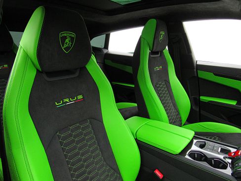 Used 2022 Lamborghini Urus AWD/4WD image 38