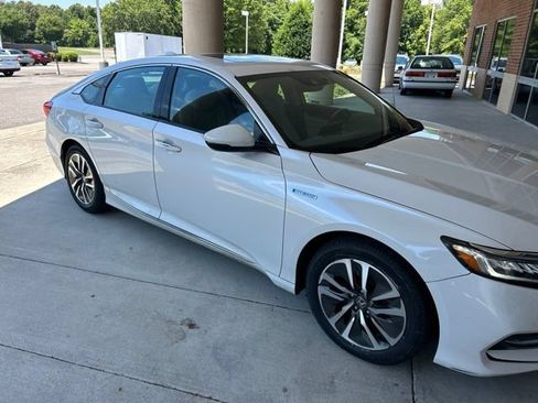 Used 2020 Honda Accord Touring image 4