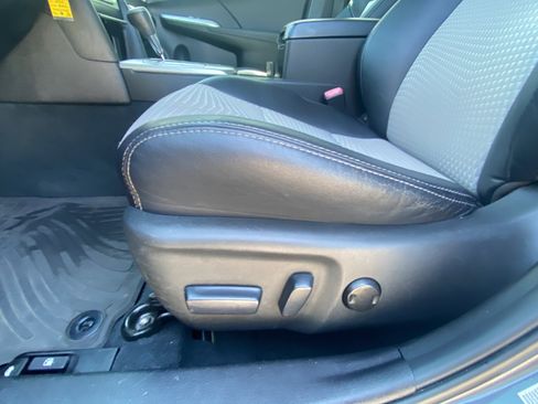 Used 2013 Toyota Camry SE FWD image 10