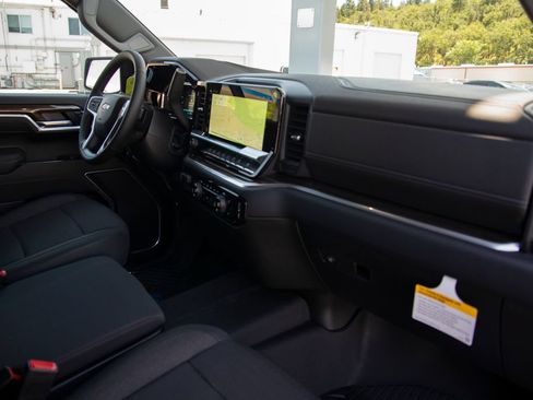 New 2026 Chevrolet Silverado 1500 LT w/ Z71 Off-Road Package AWD/4WD image 18