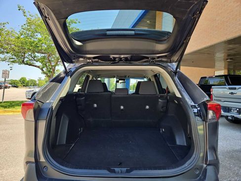 Used 2021 Toyota RAV4 LE FWD image 32