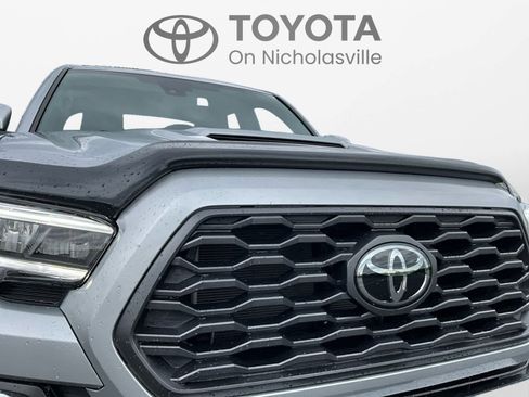 Used 2021 Toyota Tacoma TRD Sport w/ Technology Package AWD/4WD image 10