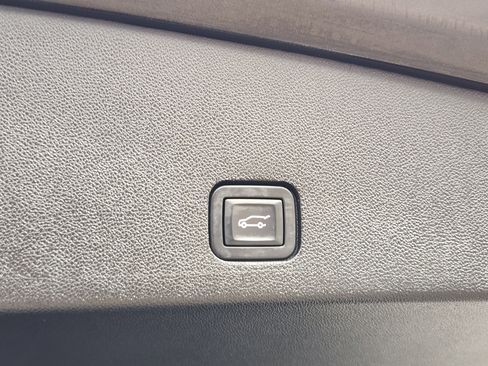 Used 2023 Cadillac XT6 Premium Luxury w/ Technology Package image 43