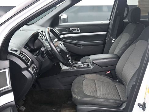 Used 2017 Ford Explorer XLT w/ Equipment Group 201A AWD/4WD image 10