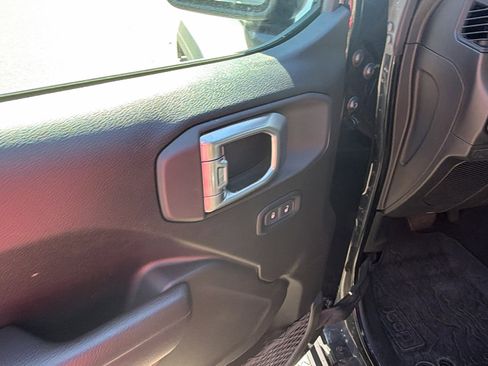 Used 2025 Jeep Wrangler Sport image 15