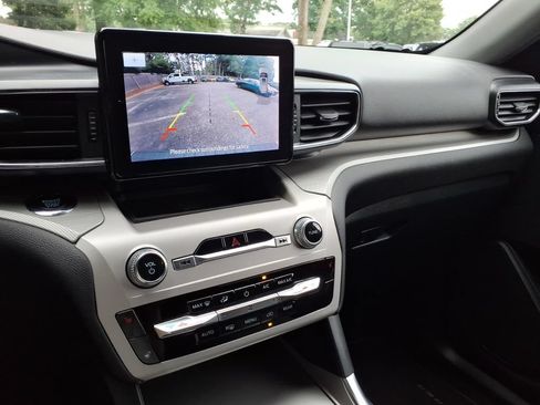 Used 2023 Ford Explorer XLT w/ Equipment Group 202A AWD/4WD image 23