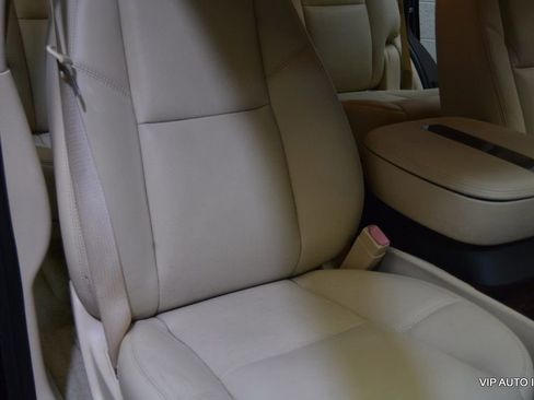 Used 2007 Cadillac Escalade AWD w/ Climate Package image 16