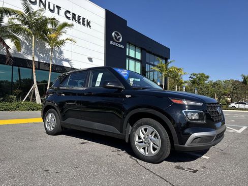 Used 2023 Hyundai Venue SE image 23