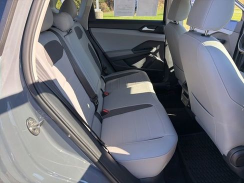 Used 2022 Volkswagen Taos SE w/ Panoramic Sunroof Package image 24