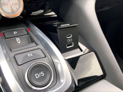 Used 2025 Acura MDX FWD image 35