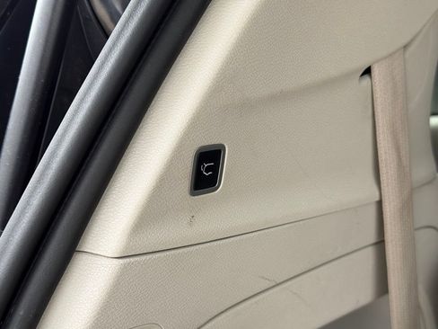 Used 2023 Chrysler Pacifica Touring-L FWD image 27